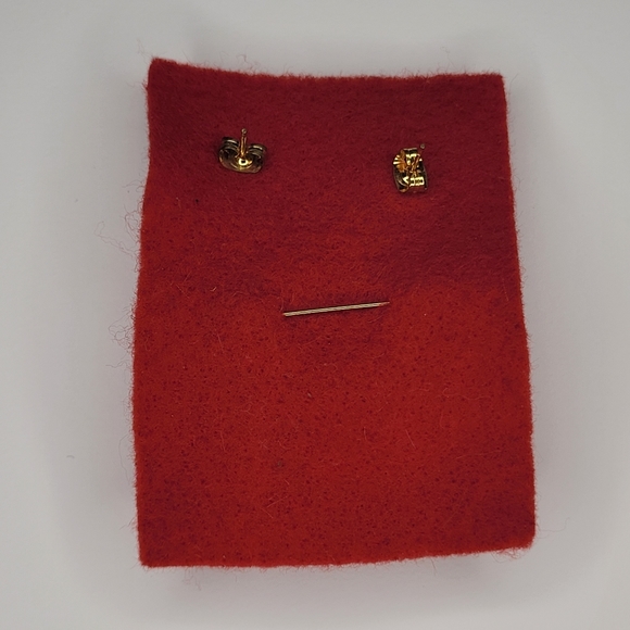 Handmade snowman wearing earmuffs toll painted Christmas winter earrings pin set - Picture 2 of 4